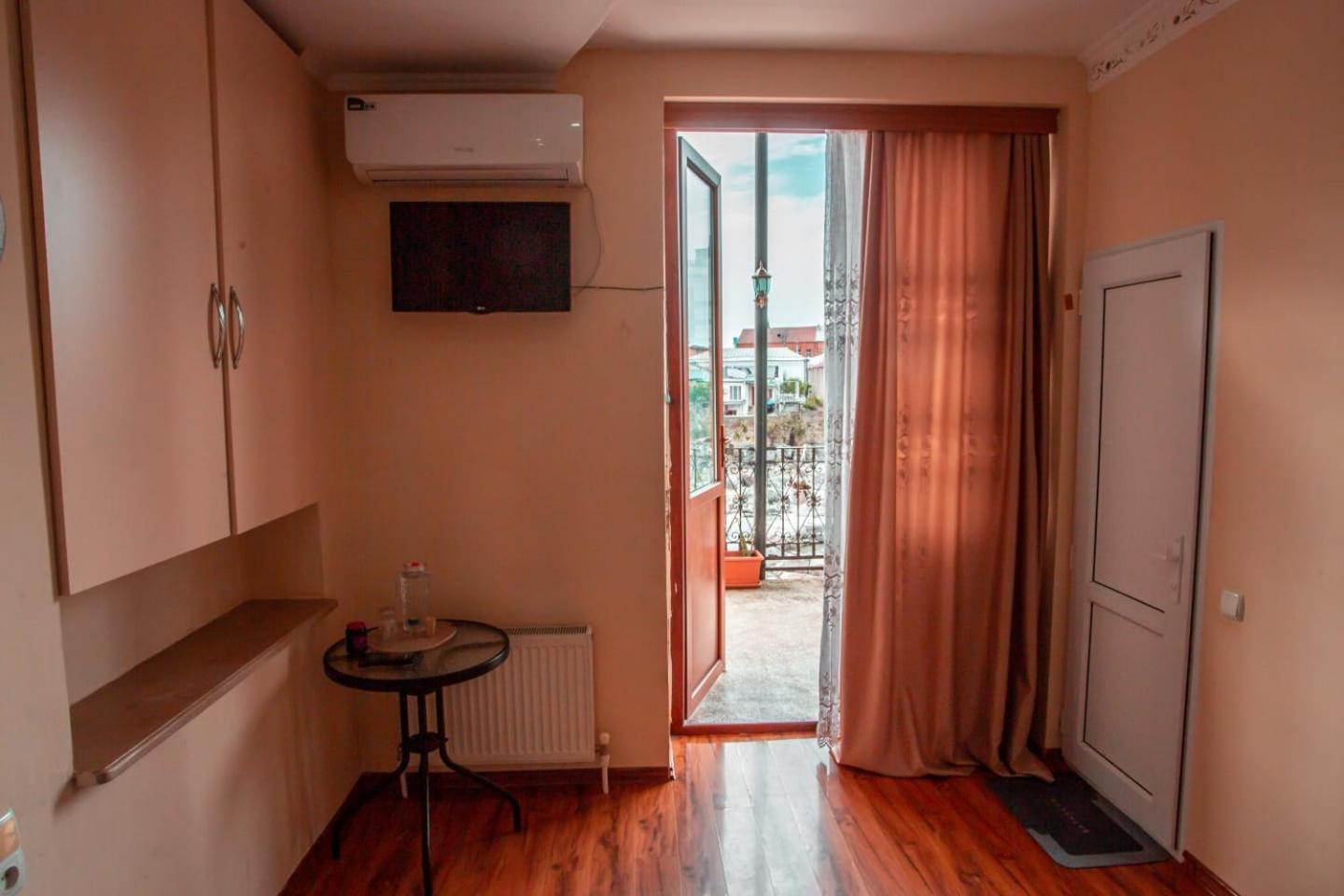 Hotel Caravan Palace Kutaisi Exterior photo