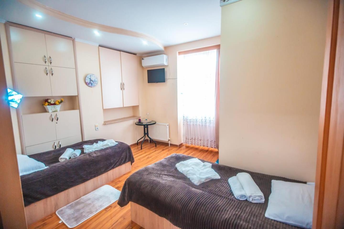 Hotel Caravan Palace Kutaisi Exterior photo